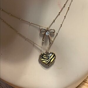 WHIMSICAL BETSEY JOHNSON
COUTURE ZEBRA PRINT HEART
AND BOW CHARM
NECKLACE.
